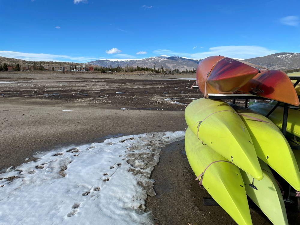 Picture of a dry Lake Dillon